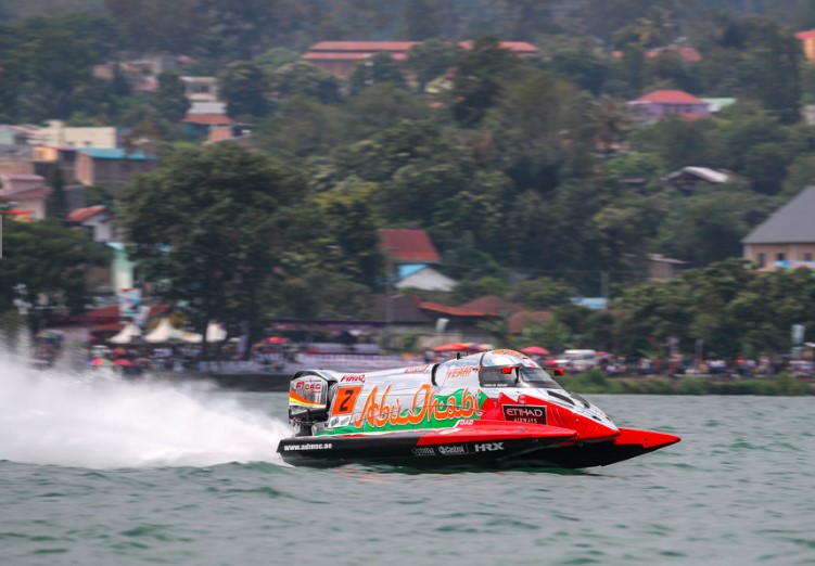 Latihan bebas F1 Powerboat danau toba