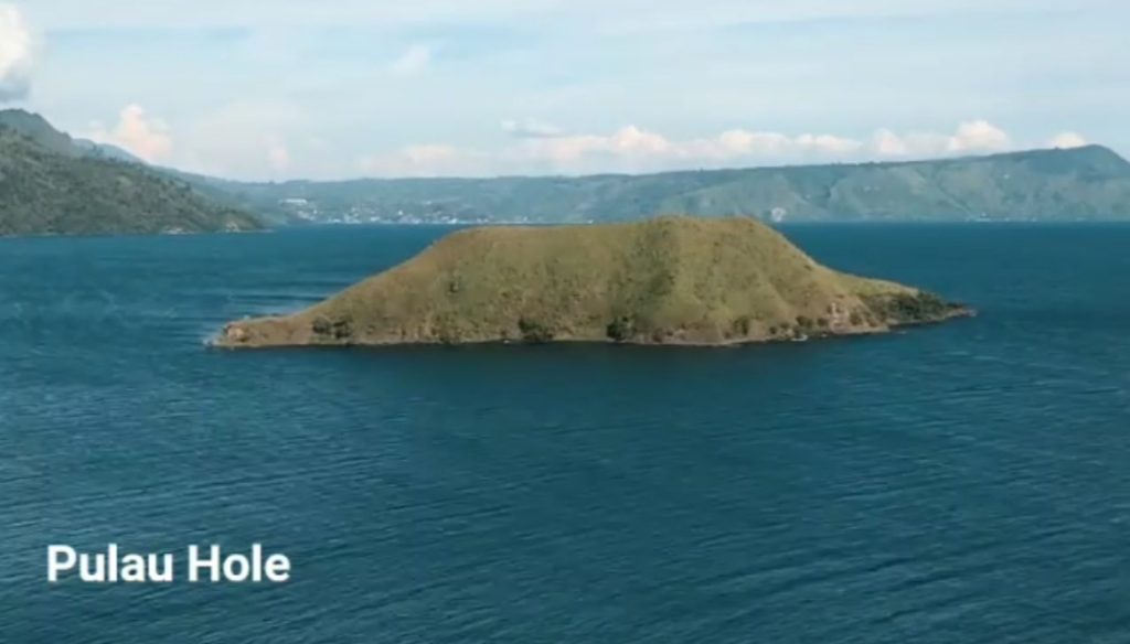 pulau hole di danau toba