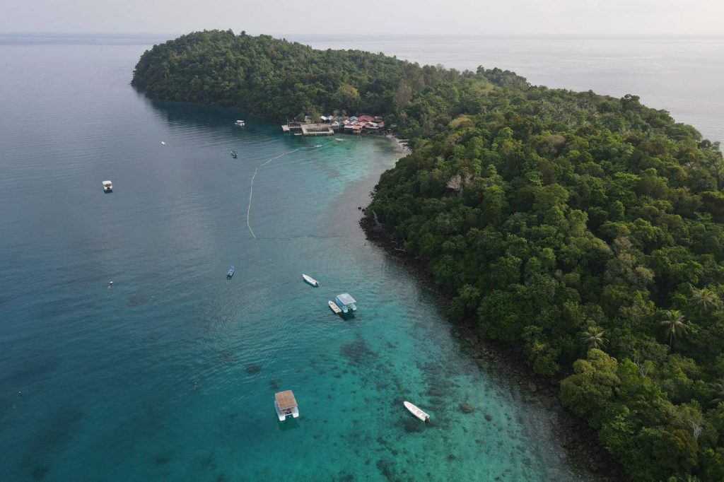 Menparekraf Jajal Sensasi Snorkeling di Desa Wisata Iboih 