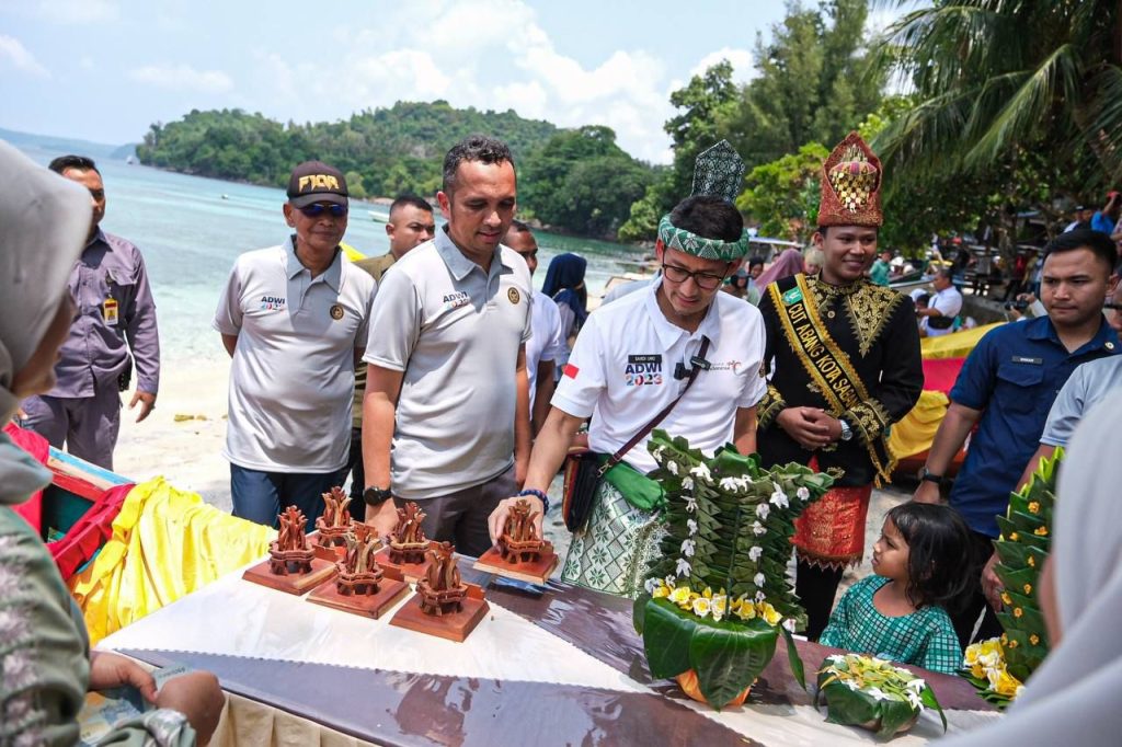 Menparekraf Jajal Sensasi Snorkeling di Desa Wisata Iboih